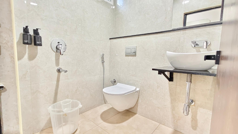 Bathroom, Hotel Chandras, Visakhapatnam