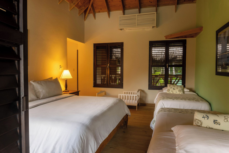 Room 3, Beachfront Paradise Pool & Staff, Sosua