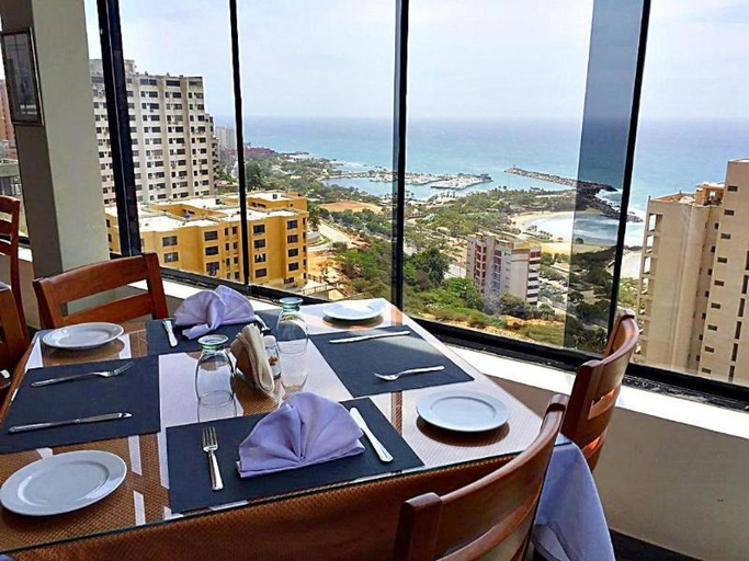 Food & Drinks, Miramar Suites, Vargas