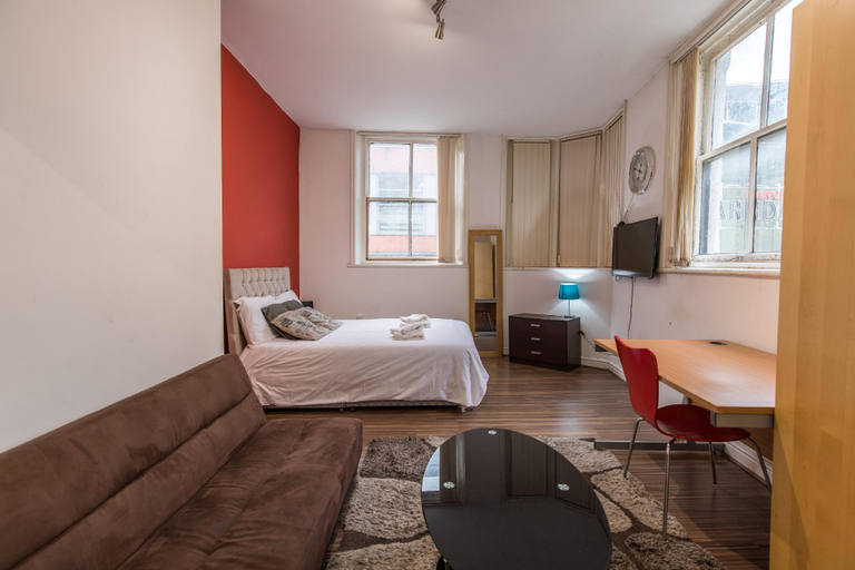 Bedroom 2, Lux Inn, Manchester