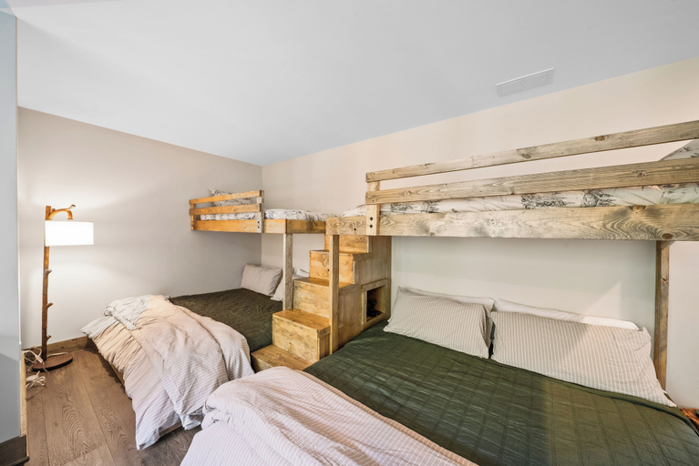 Interior 5, Sweet Bearadise at Eagles Nest, Avery