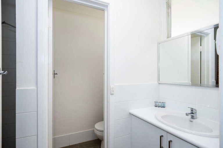 Bathroom 3, Ocean Drive Motel, Bunbury