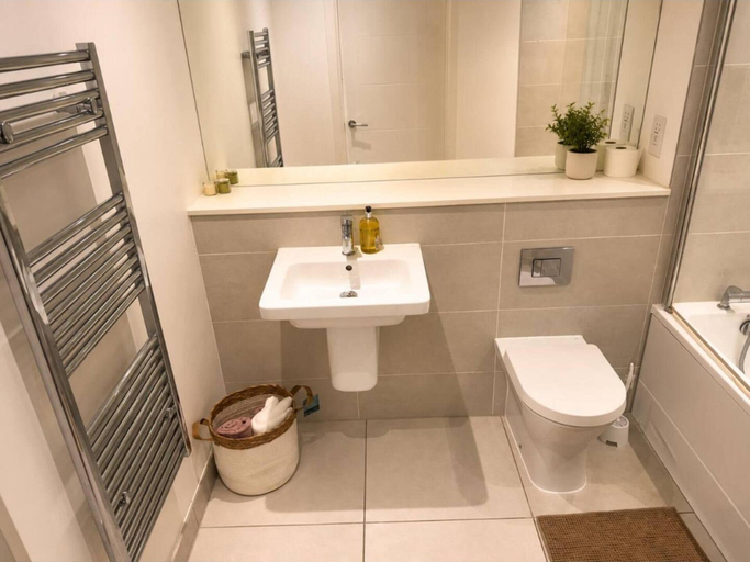 Bathroom 2, Apartment Sleeps 4 With Balcony, Southampton