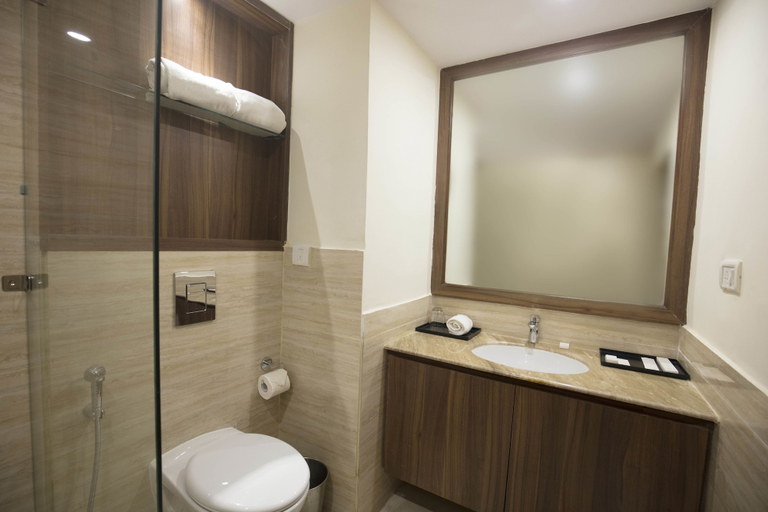 Bathroom 3, Hotel Southern Star (ex Hotel Regaalis), Bangalore