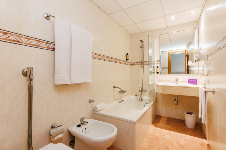 Bathroom 3, O7 Tenerife, Santa Cruz de Tenerife