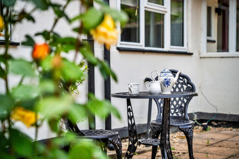 Balcony 5, Romantic North Wales Meadow Cottage, Hampshire