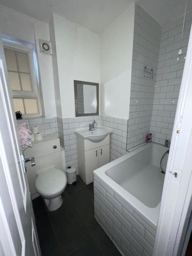 Bathroom 3, Apartment Sleeps 8 With Balcony, London