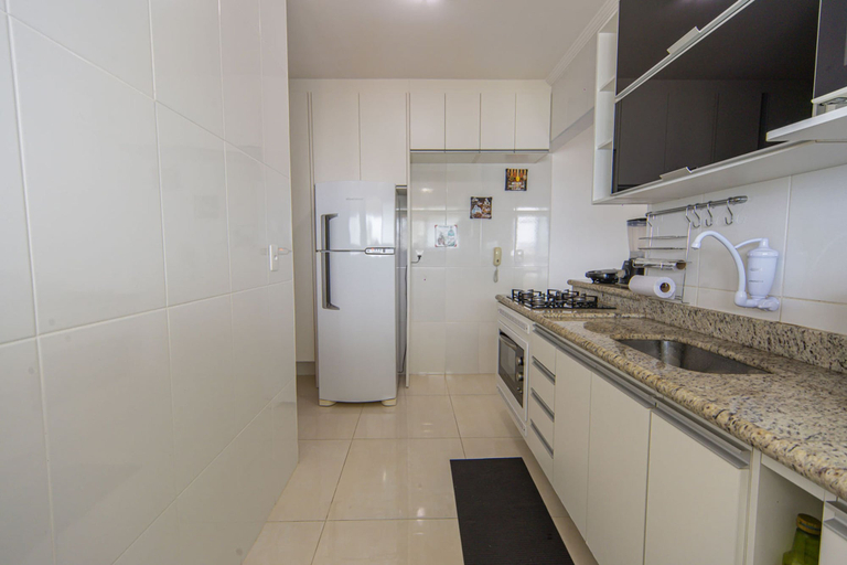 Room 4, Apto com Varanda e Churrasqueira a 100m da Orla, Praia Grande