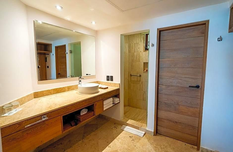 Bathroom 4, Akumal Bay Beach & Wellness Resort, Cozumel