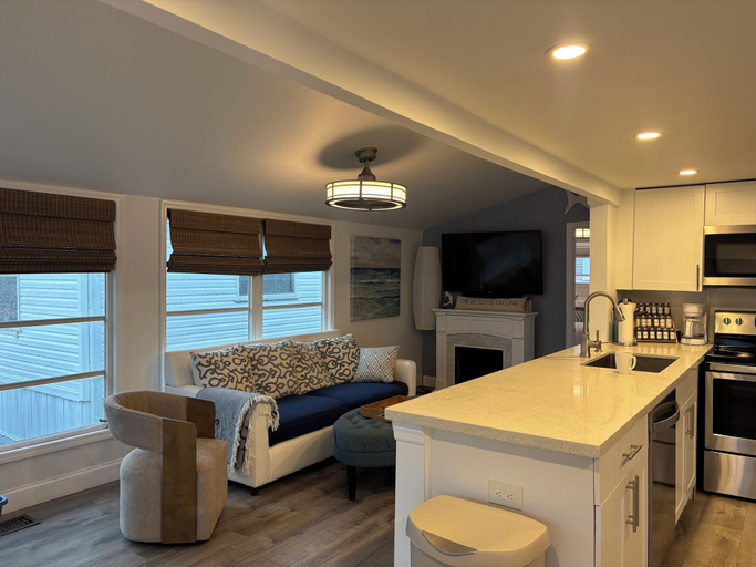 Interior 3, Blue Heron 447, Saint Lucie