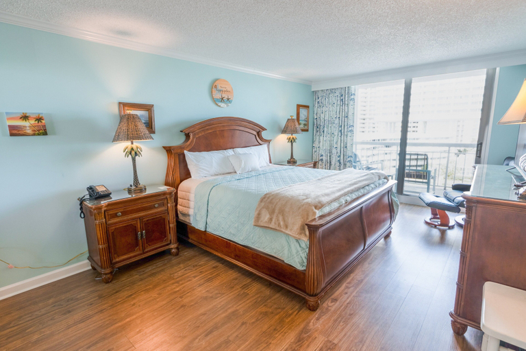 Room 5, 705 S Hampton Oceanview Retreat With Balcony 2 Bedroom Condo, Horry