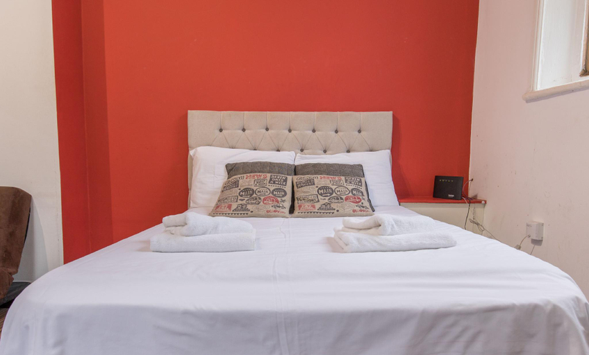 Bedroom 3, Lux Inn, Manchester