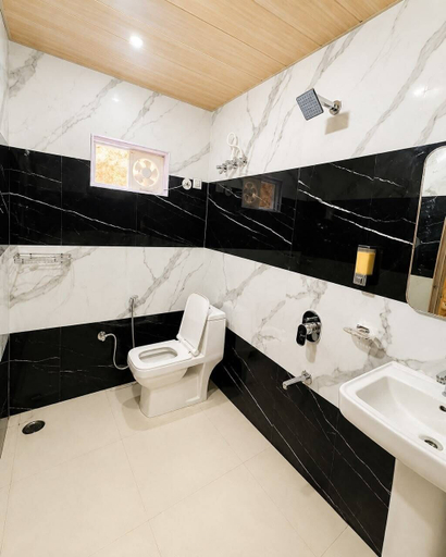 Bathroom 5, The Serene Resort, Dehradun
