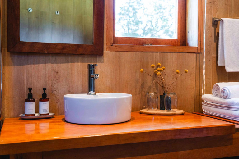 Bathroom 3, Peuma Lodge Patagonia, Palena