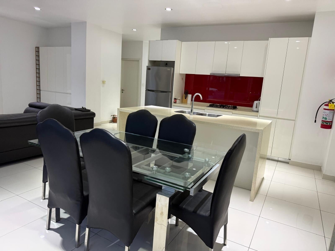 Dining, Holiday Homes - Newtown Apartment 1, Ba