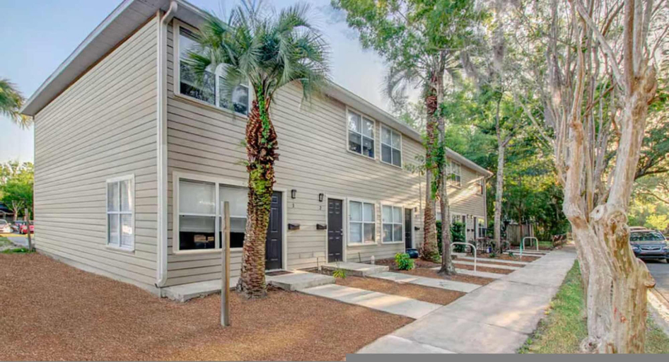 Room 5, Gorgeous Townhome UF Campus Adjacent Full Kitchen, Alachua