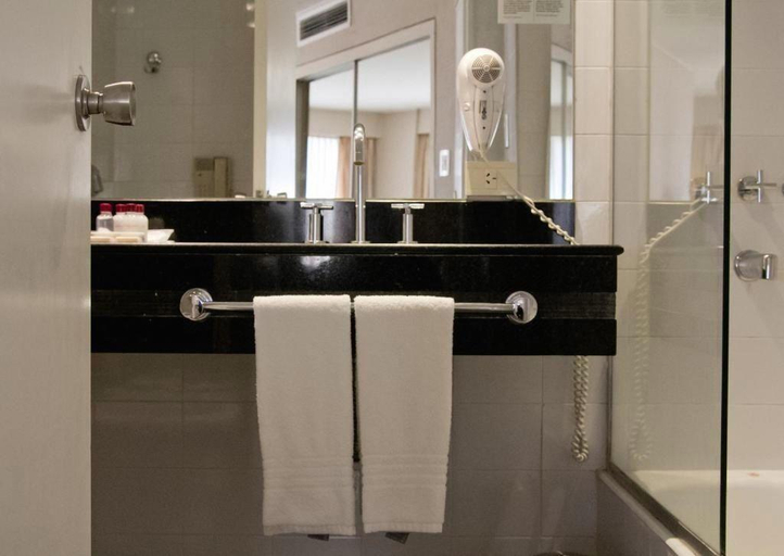 Bathroom 5, Amerian Cordoba, Capital