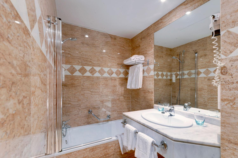 Bathroom 5, Hotel Madrid Centro Affiliated by Meliá, Madrid
