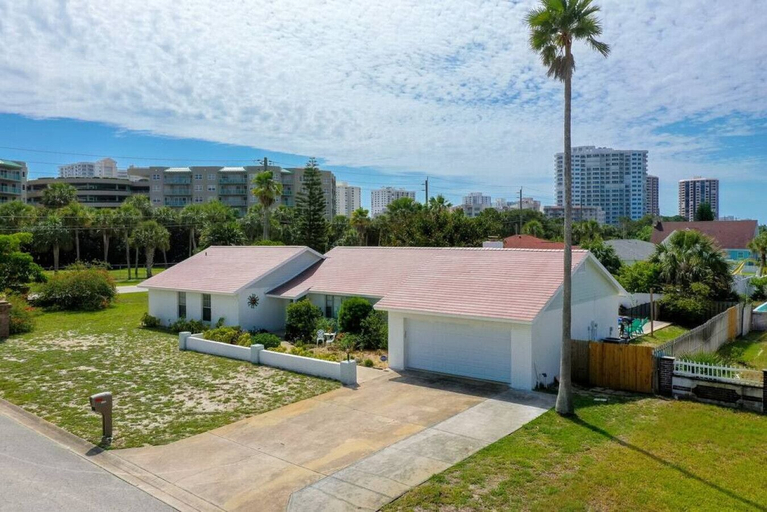 Interior 3, Large Pool Home & Blocks Away From the Beach!, Volusia