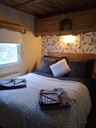 Room 5, Oceanview Cosy Cabin