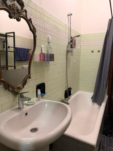 Bathroom 3, AURY HOUSE -HistoricCenter-, Cremona