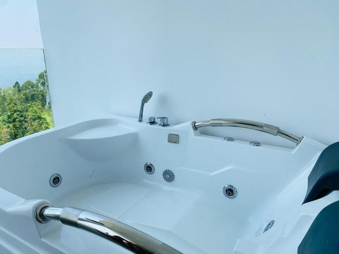 Bathroom 5, A'Lankaa Resorts, Hildummulla