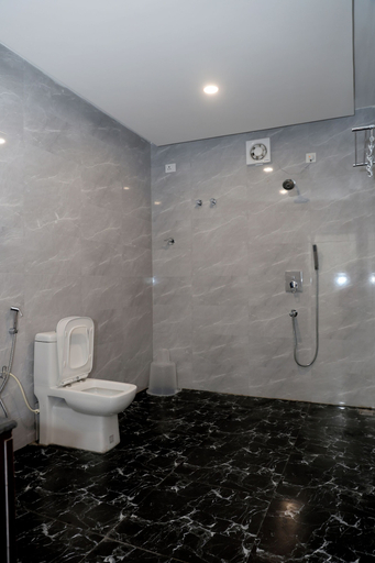 Bathroom 3, Grand Meridian Hotel & Restaurant, Murshidabad