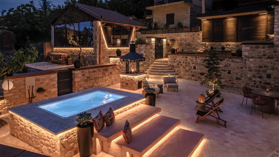Private spa tub 5, Villa De Madeleine - Stone villa Jacuzzi, Peloponnese