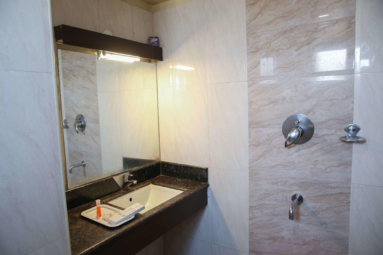 Bathroom, Hotel Rockfort View by Park Elanza, Tiruchirappalli