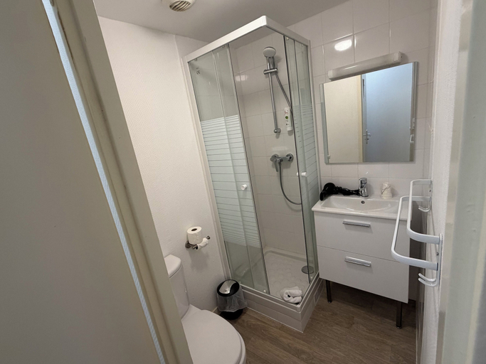 Bathroom 5, Parc Hotel, Yvelines