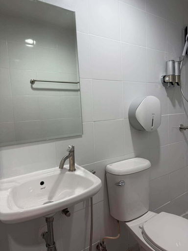 Bathroom 2, Via Si Phraya, Bang Rak