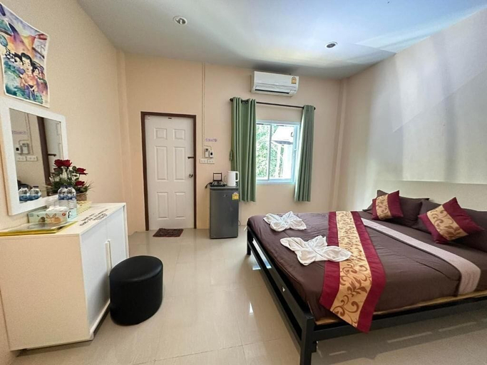 Bedroom 3, painting family hostel, Phanom
