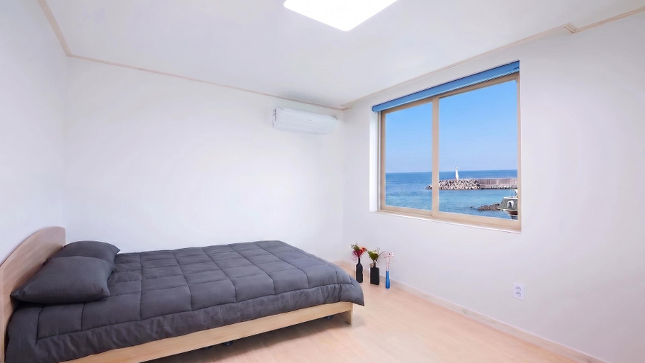 Bedroom 2, Samcheok Jisu Pension, Samcheok