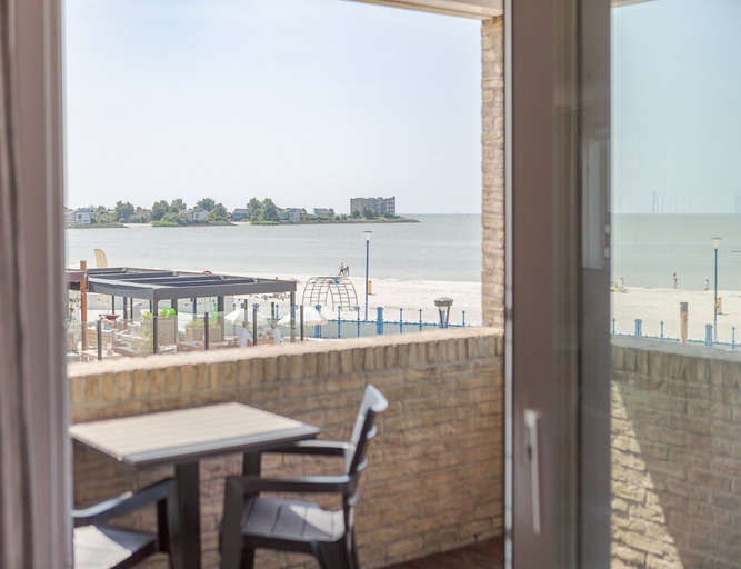 Balcony 5, Apartment With Panoramic Ijsselmeer Views, Wûnseradiel