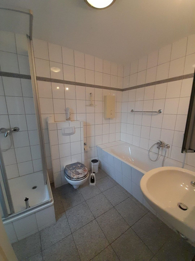 Bathroom 4, Gemutliches Ferienhaus mit Terrasse Nahe dem Muritzsee in Rechlin, Mecklenburgische Seenplatte