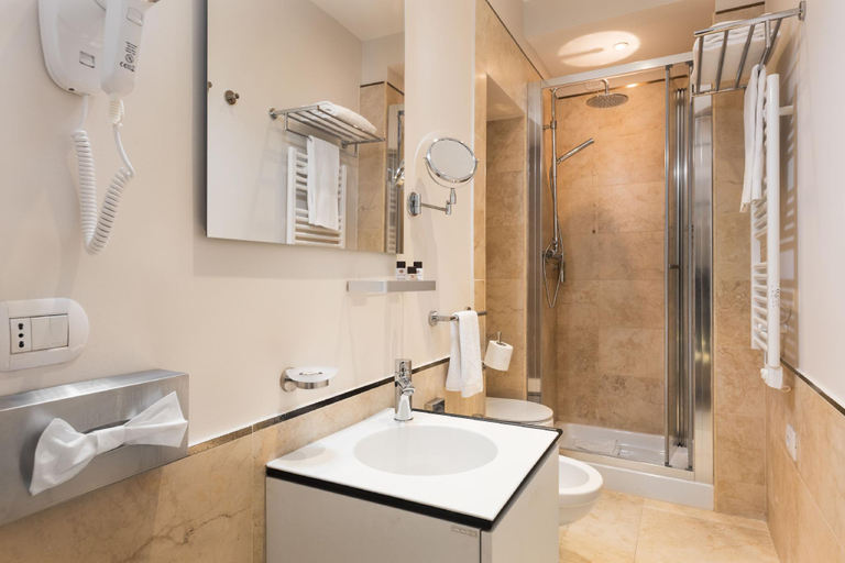 Bathroom, AT 41, Rome