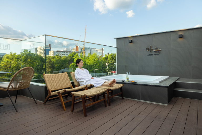 Outdoor spa tub 4, Anook Hotel Jongno Daehakro, Jongno