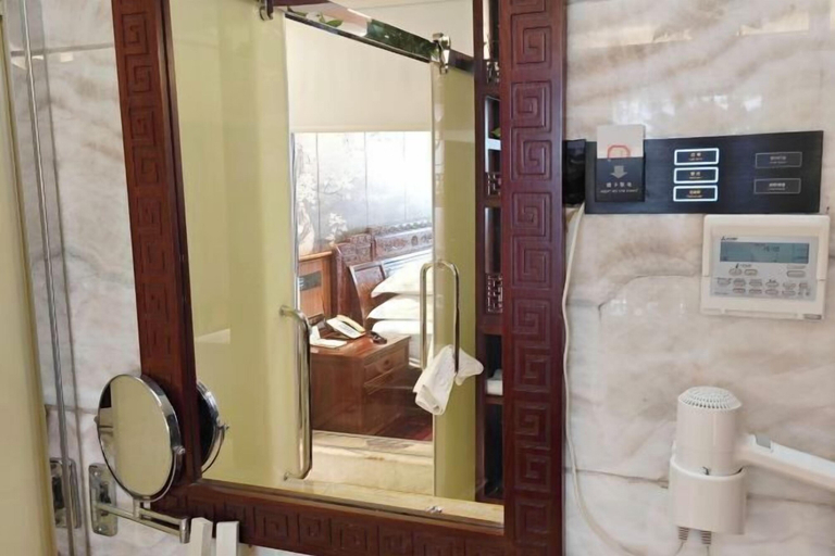 Bathroom 3, Wenhe Hotel, Beihai