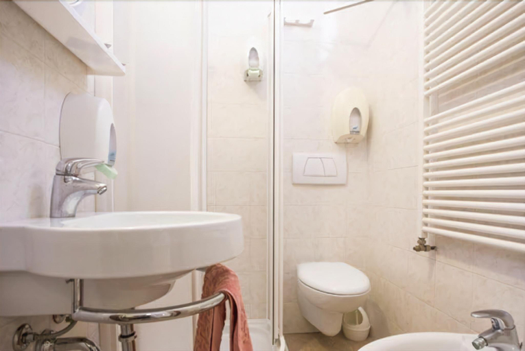 Bathroom 4, Hotel Modenese, Rimini