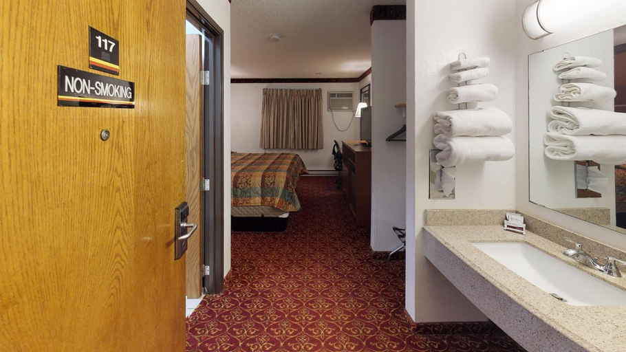 Bathroom 3, Waconia Inn and Suites, Carver