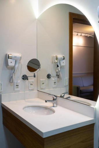 Bathroom 4, Blue Tree Towers Millenium Porto Alegre, Porto Alegre