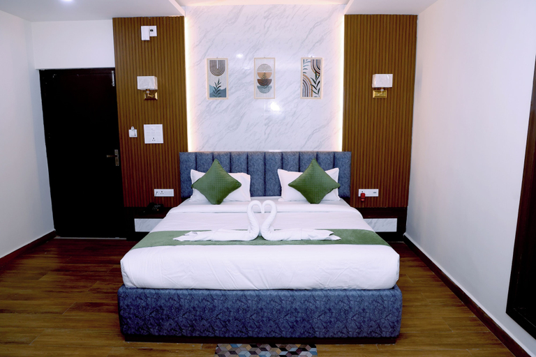 Room 2, Grand Meridian Hotel & Restaurant, Murshidabad