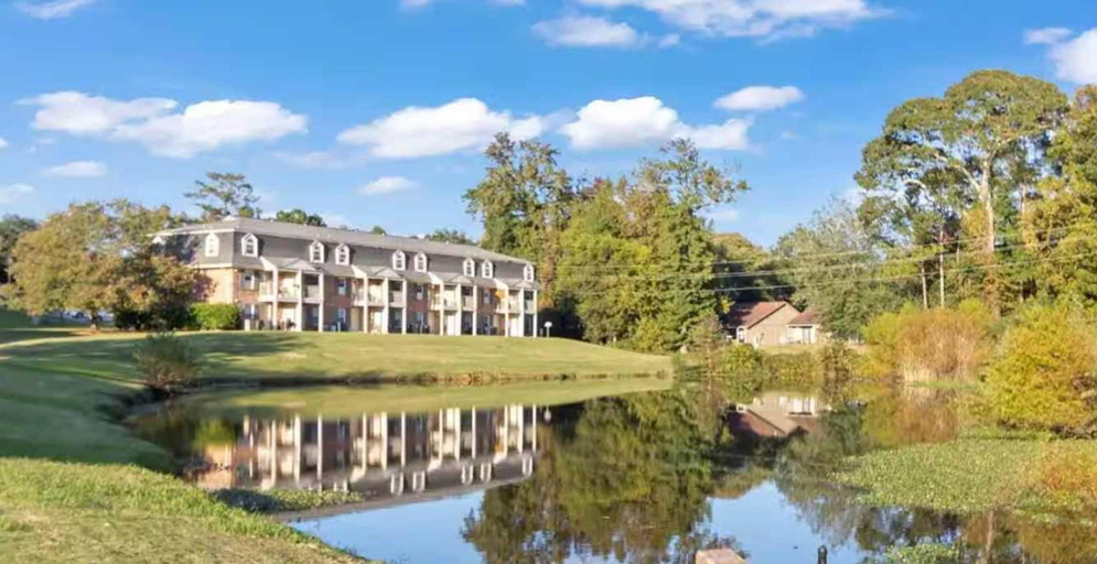 Room 3, Gorgeous Condo Across From Vet School, Lee