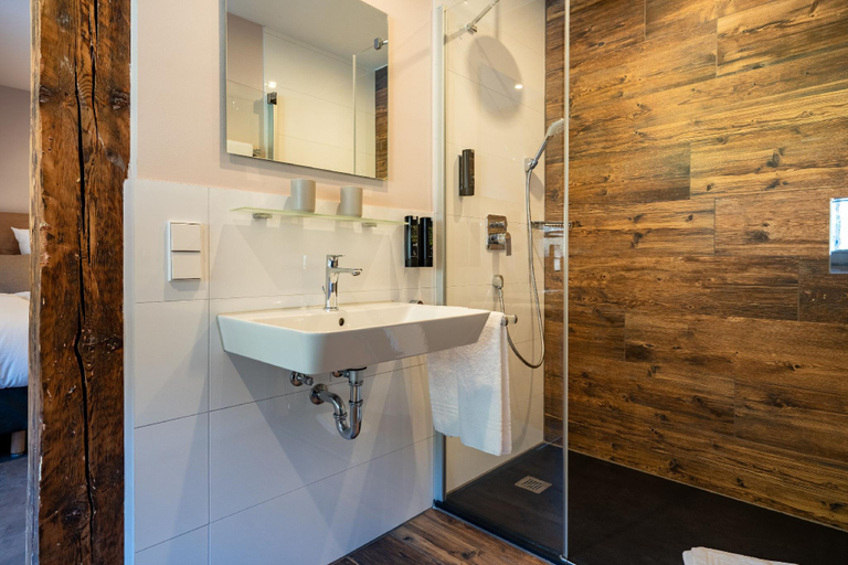 Bathroom, coucou hotel & kuckucks-stube (Titisee), Breisgau-Hochschwarzwald