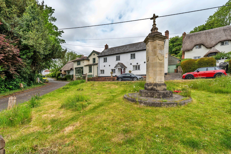 Exterior 4, Romantic North Wales Meadow Cottage, Hampshire