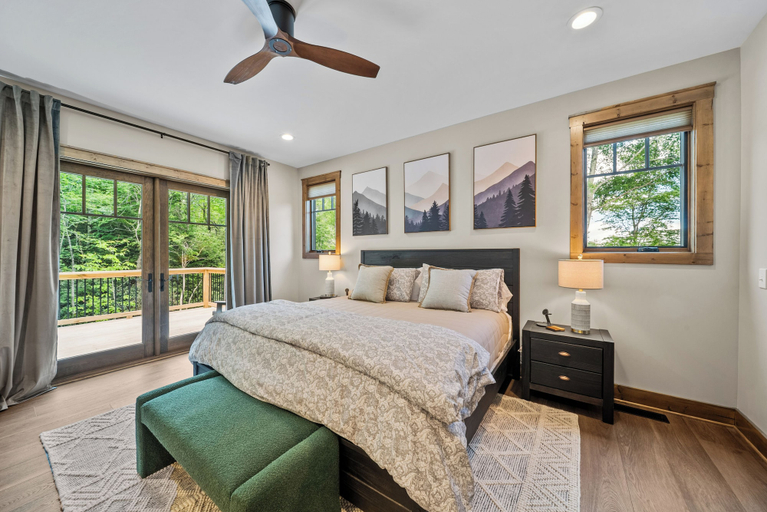 Interior 4, Sweet Bearadise at Eagles Nest, Avery