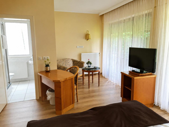 Bedroom 4, Hotel Rheinland, Main-Kinzig-Kreis