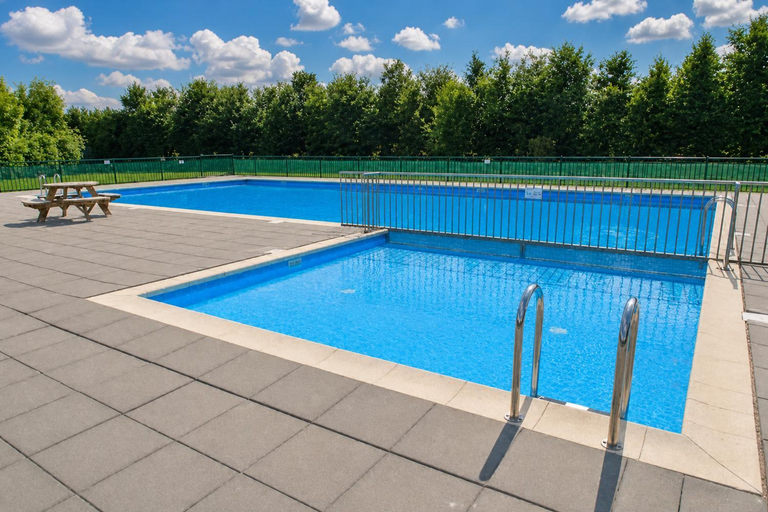 Sport & Beauty 2, Villa Vera - Comfort, Space, Sauna & Hot Tub in Private Garden, Zeewolde