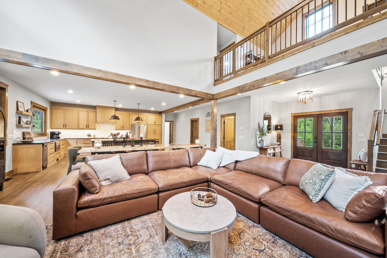 Interior 3, Sweet Bearadise at Eagles Nest, Avery