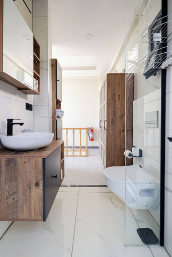 Bathroom 2, 4-deluxe Villa With Heated Private Pool, Gebze